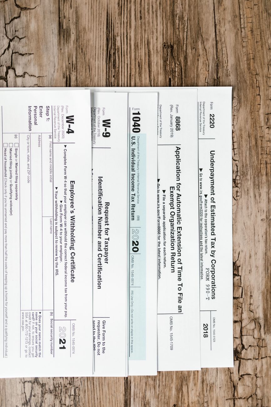 Bulletin de paie, avis d'imposition and EUR bank statements for a Spanish mortgage