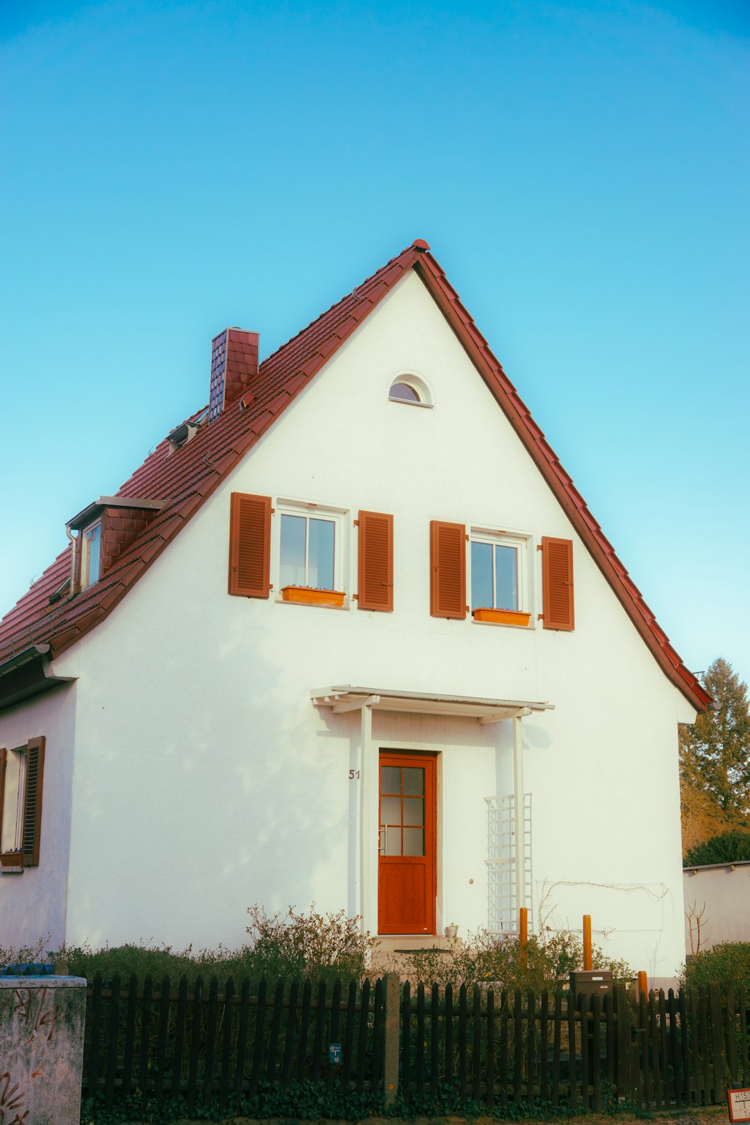 German buyers viewing property on the Costa del Sol — non-resident mortgage financing in Spain