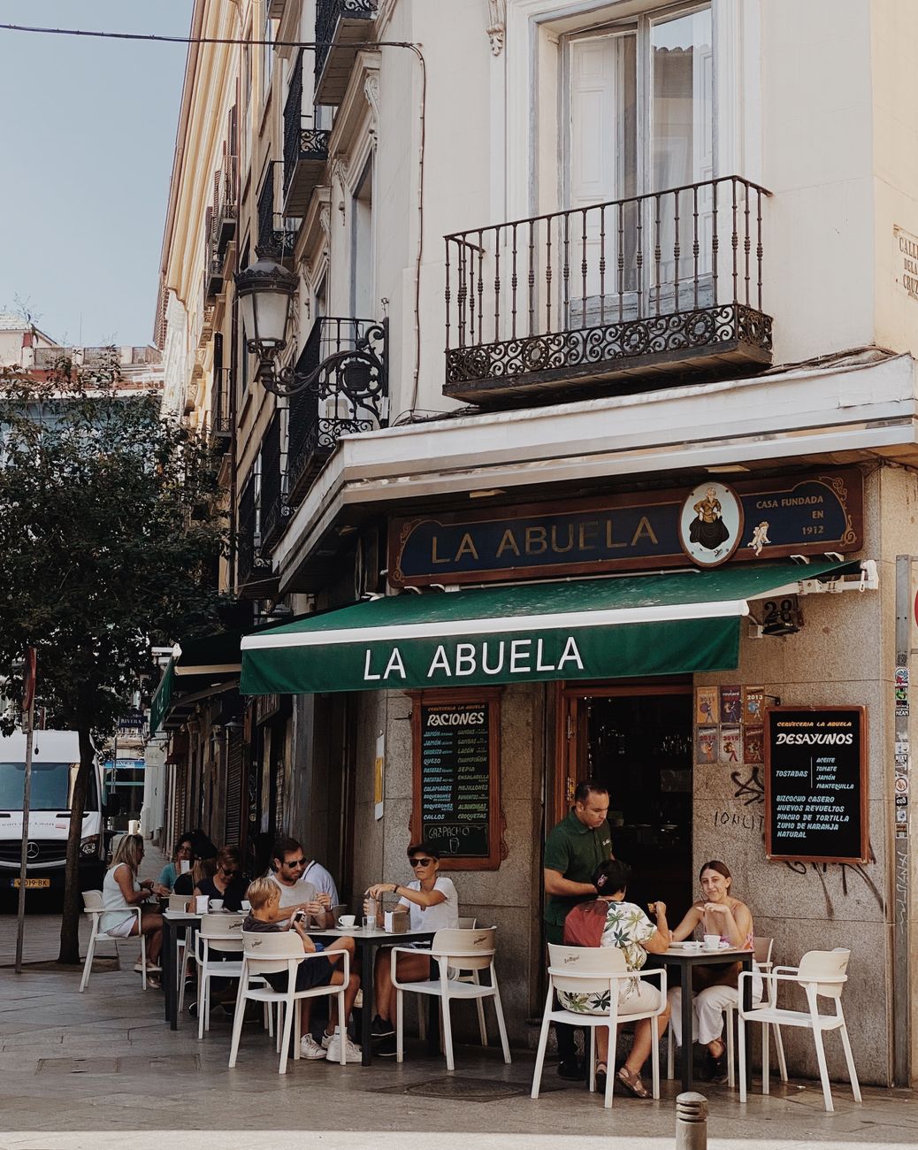 Restaurants and apartments in La Carihuela, Torremolinos — popular area for international second-home buyers