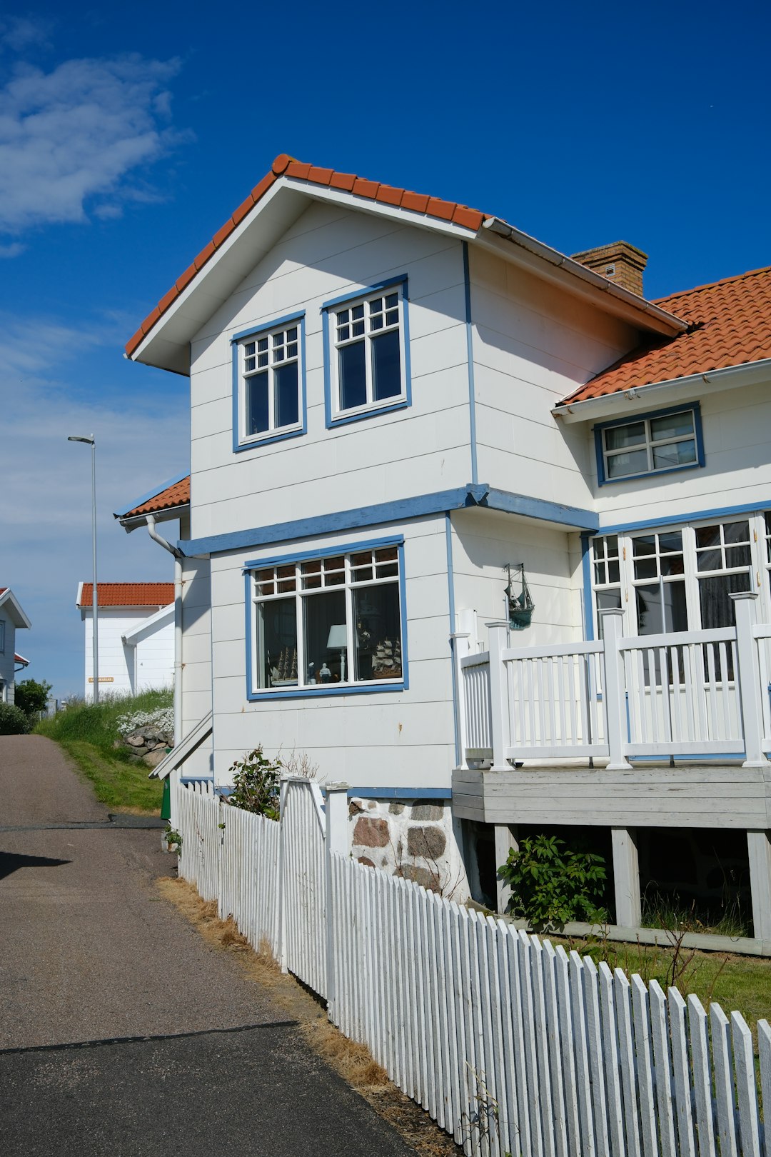 Swedish buyers viewing property on the Costa del Sol — non-resident mortgage financing in Spain